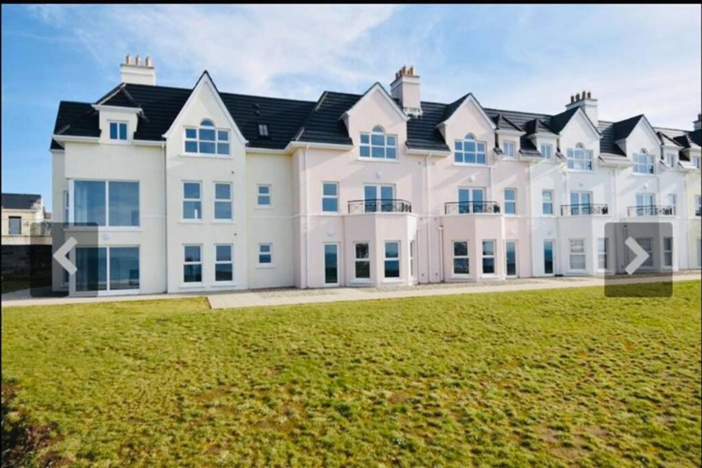 Luxurious Beach Front Apartment In Portrush Exterior photo